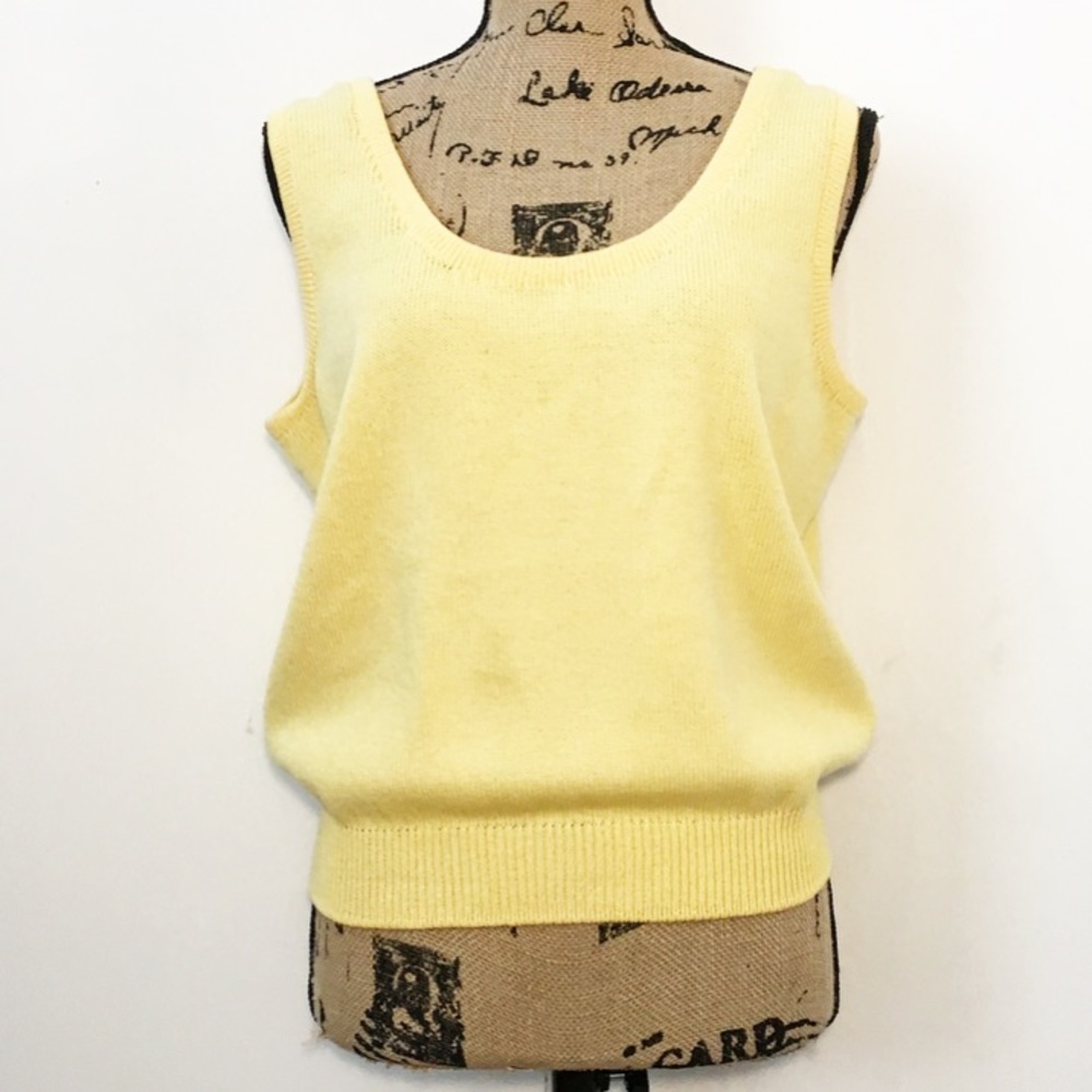St. John sport yellow bubble bottom tank top